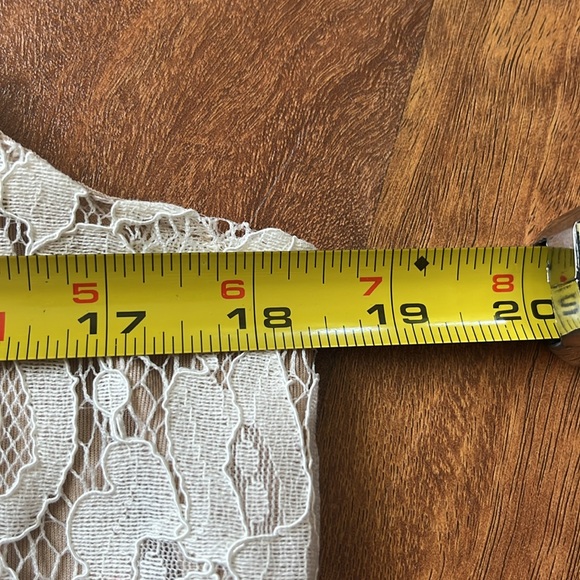 New Rose + Olive gorgeous lace top - Picture 12 of 16